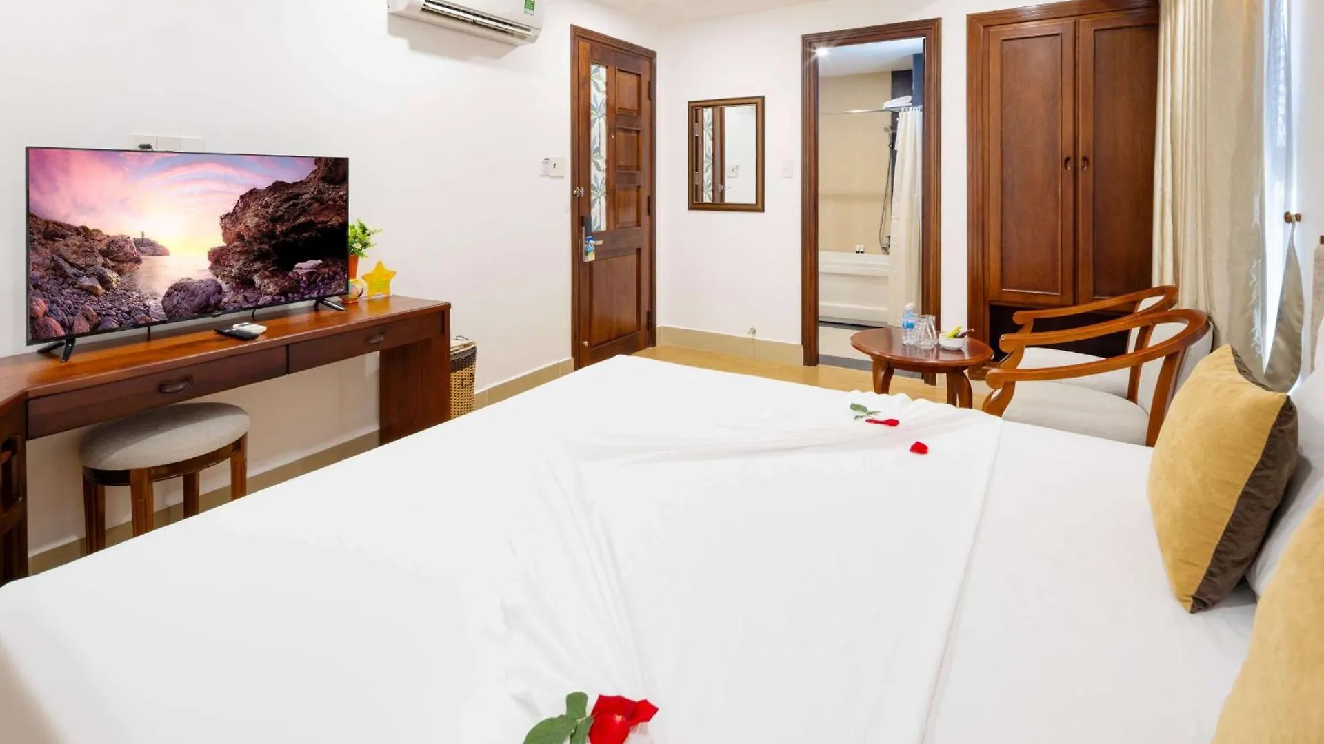 The Summer Hotel Nha Trang